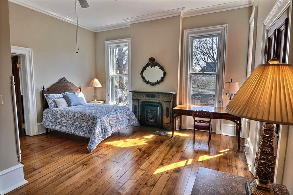 the mccutcheon room at the lafayette loeb house is perfect for that small family getaway